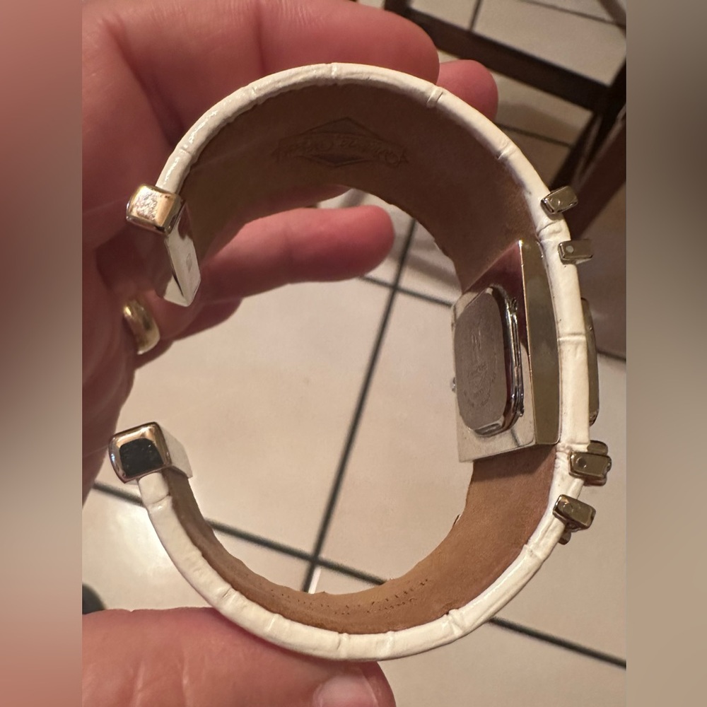 Victoria wieck bangle watch. New battery installed. - Picture 3 of 4